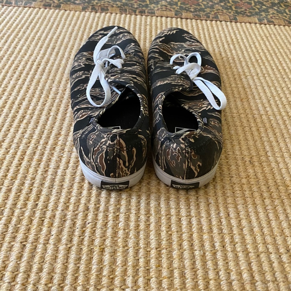 Vans - Picture 3 of 4